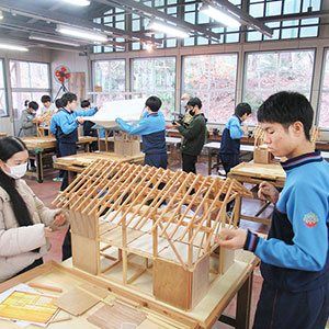 特定非営利活動法人　建築、住教育研究会　－10分の1組立住宅模型を使ったの画像